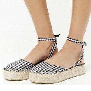 Gingham ankle-strap platform sandals size 8